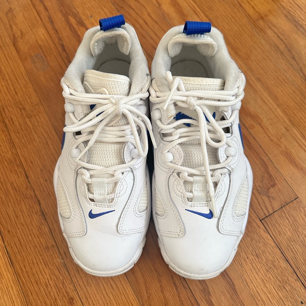 Size 4.5 Nike Air Barrage Low White Hyper Blue - Picture 4 of 5